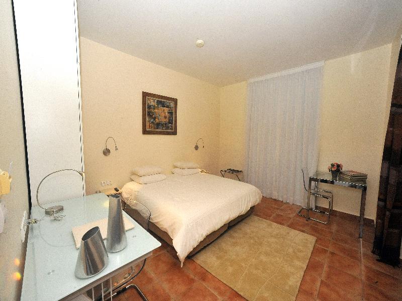 Hotel &