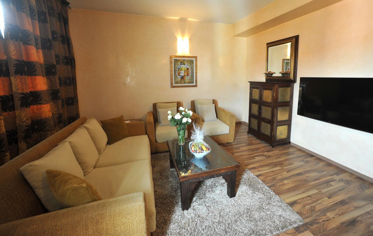 Hotel &