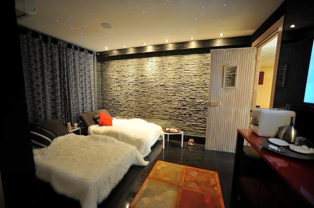Hotel & 4*